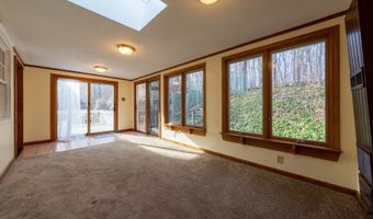 10 Upper Woodland Ter, Columbia, CT 06237