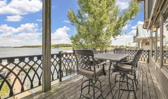 325 Lakeshore Dr, Arnolds Park, IA 51331