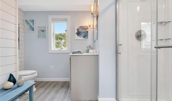 10 Calef Ave, Narragansett, RI 02882