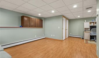 2 Dogwood Dr, Cranston, RI 02921