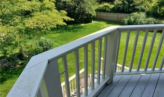 15 Hammersmith Rd 33, Newport, RI 02840