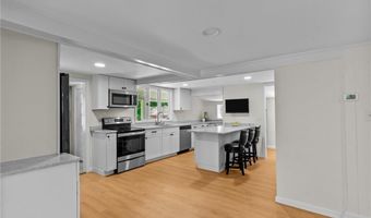 31 Brookside Dr, North Smithfield, RI 02896