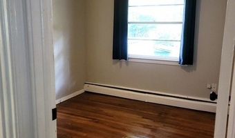 70 Ellsworth Dr, Bloomfield, CT 06002