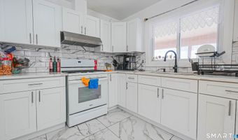 36 Benson Dr, Danbury, CT 06810