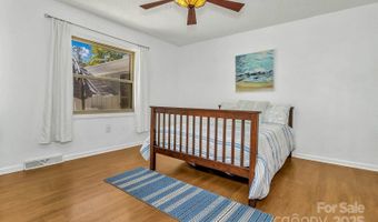 5 Fairway Dr, Arden, NC 28704