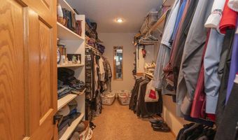 38177 Twin Oaks Dr, Avon, MN 56310