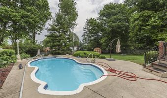1640 Ridge Hill Ln, Indianapolis, IN 46217