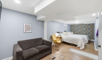 5902 WILSON Ln, Bethesda, MD 20817
