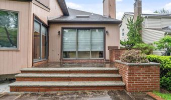 29 Sunset Rd S, Albertson, NY 11507