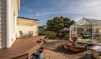 757 NEWPORT Ave SW, Bandon, OR 97411