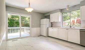 501 Clayworth Dr, Ballwin, MO 63011