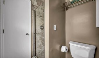 150 Greenbriar Dr, Aurora, OH 44202