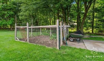 8150 Country Pine Dr SE, Alto, MI 49302