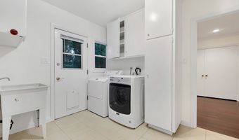 4446 Hayvenhurst Ave, Encino, CA 91436