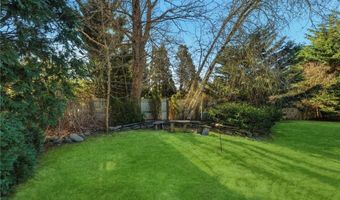 382 Beavertail Rd, Jamestown, RI 02835