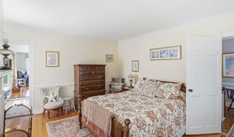 693 Hope St, Bristol, RI 02809