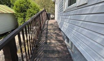 40 N Richmond St, Auxier, KY 41602