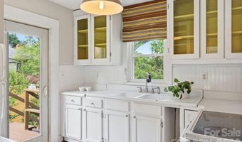 21 Clemmons St, Asheville, NC 28801