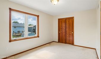 708 13th St SW, Altoona, IA 50009