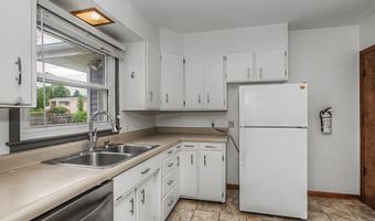 307 Dotson Dr, Ames, IA 50014