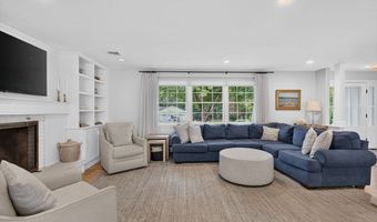 6 Hawthorne Cir, Andover, MA 01810