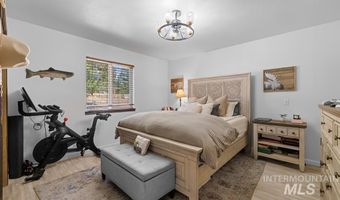 204 W Kerby St, Cascade, ID 83611