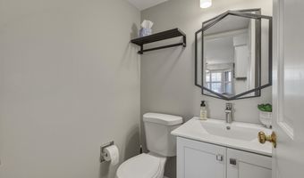 1934 N Charter Point Dr, Arlington Heights, IL 60004