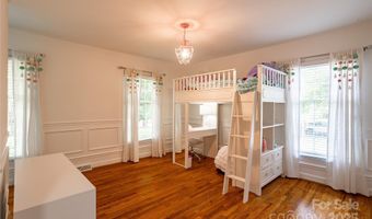 4401 Town And Country Dr, Charlotte, NC 28226