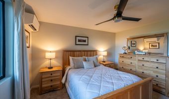 390 4TH St SW, Bandon, OR 97411