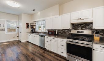 517 W Lamar St, Alvord, TX 76225