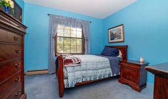 34 Michele Dr, Middletown, NJ 07748
