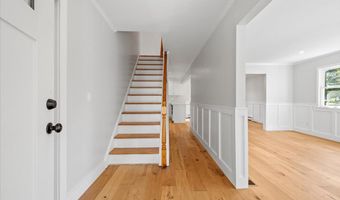 94 Carman Pl, Amityville, NY 11701