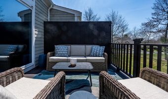 8 Hollyhock Knoll Ct 8, Bourne, MA 02532