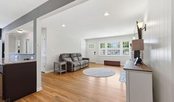 575 Garfield Ave, Belford, NJ 07718