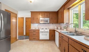 6 Lancaster Pl, Andover, MA 01810