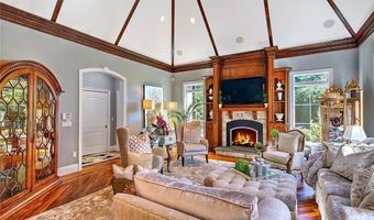 4 Pine Tree Ln, Lincoln, RI 02865