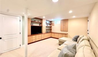 44 Tuckerman Ave, Middletown, RI 02842