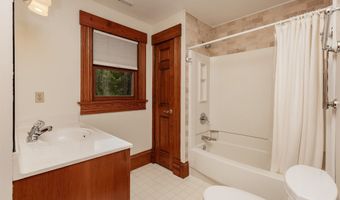 618 9th St, Ames, IA 50010