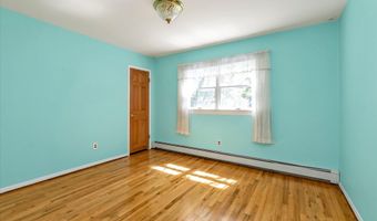 21 Hamilton St, Amityville, NY 11701