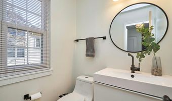 6617 MEDINAH Ln, Alexandria, VA 22312