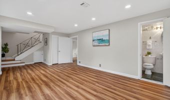 5701 RADNOR Ct, Bethesda, MD 20817