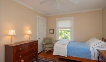 198 Gibbs Ave, Newport, RI 02840