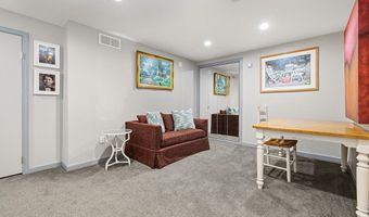 35 Lilac Ln, Danbury, CT 06810