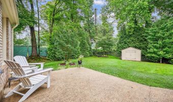 7600 CHARLESTON Dr, Bethesda, MD 20817