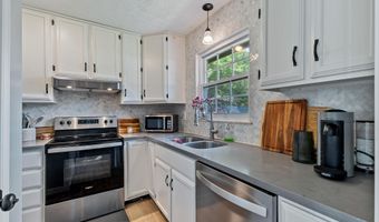 6 Gloucester Ct, Barboursville, WV 25504