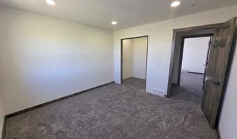 38515 129th St, Aberdeen, SD 57401