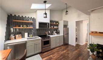 38 Hilltop Ave Cottage, Middletown, RI 02842