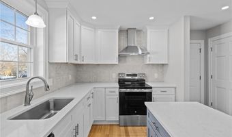 253 Central St, Lincoln, RI 02865