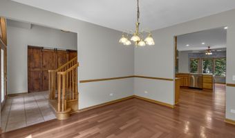 2 Echowood Dr, Algonquin, IL 60102