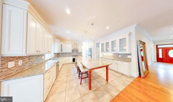 6403 EARLHAM Dr, Bethesda, MD 20817